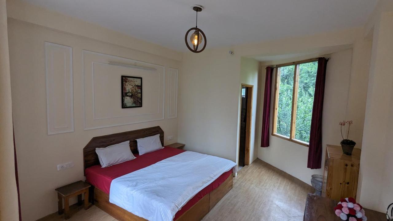 Red House Cafe And Inn Manali  Exterior photo