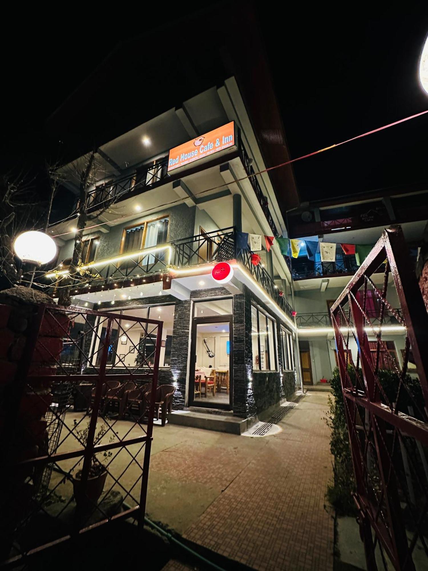 Red House Cafe And Inn Manali  Exterior photo