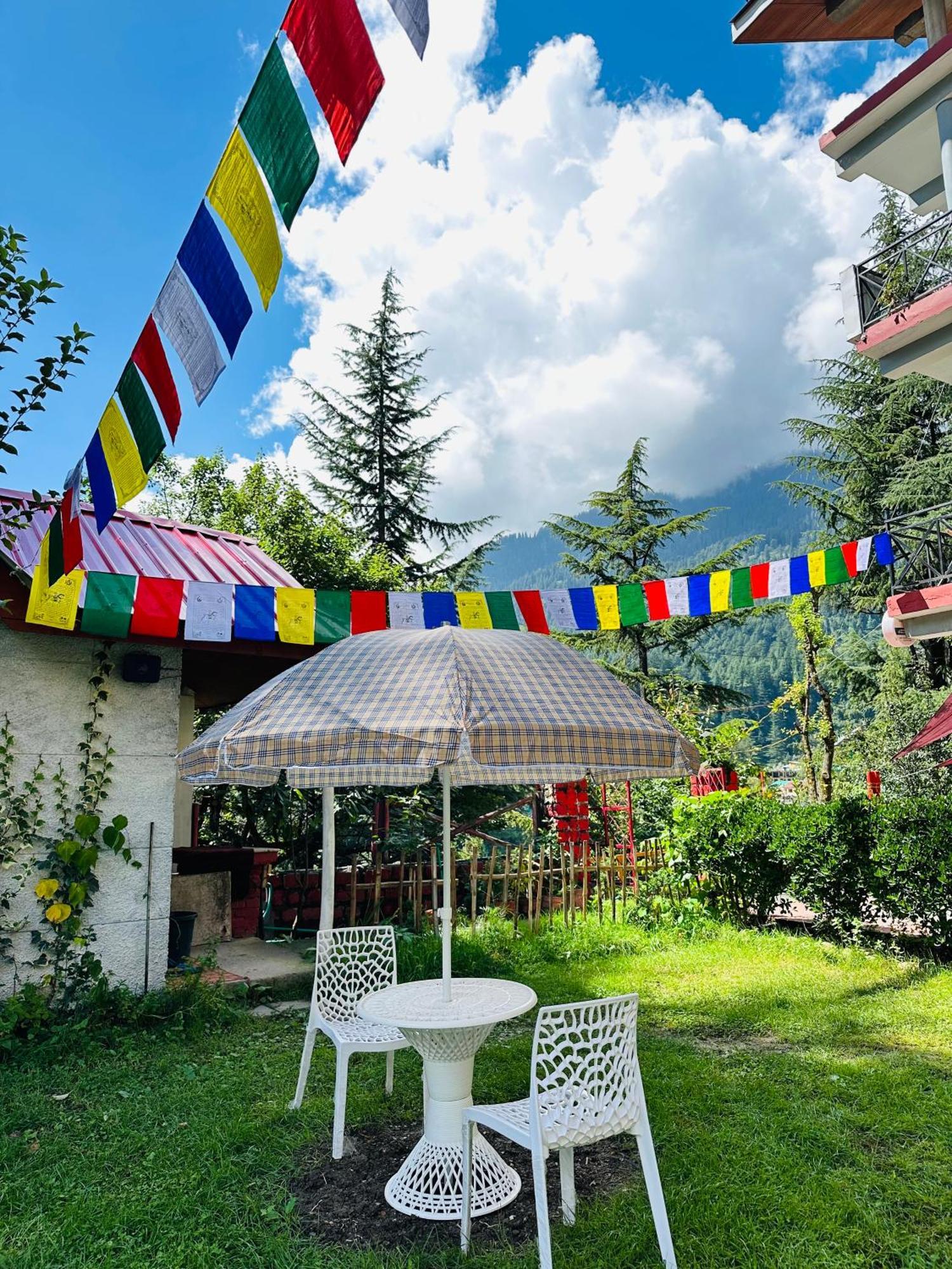 Red House Cafe And Inn Manali  Exterior photo