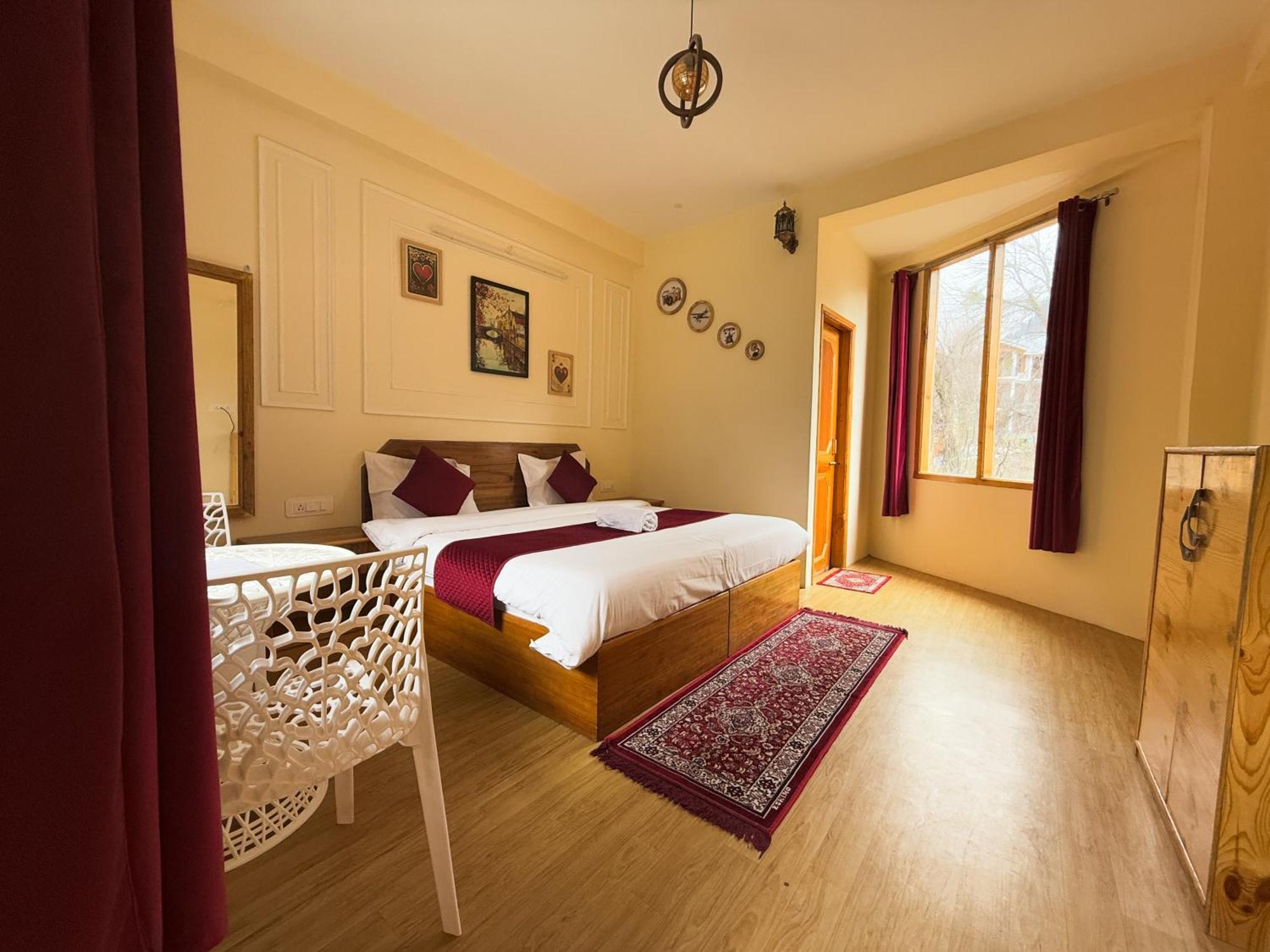 Red House Cafe And Inn Manali  Exterior photo